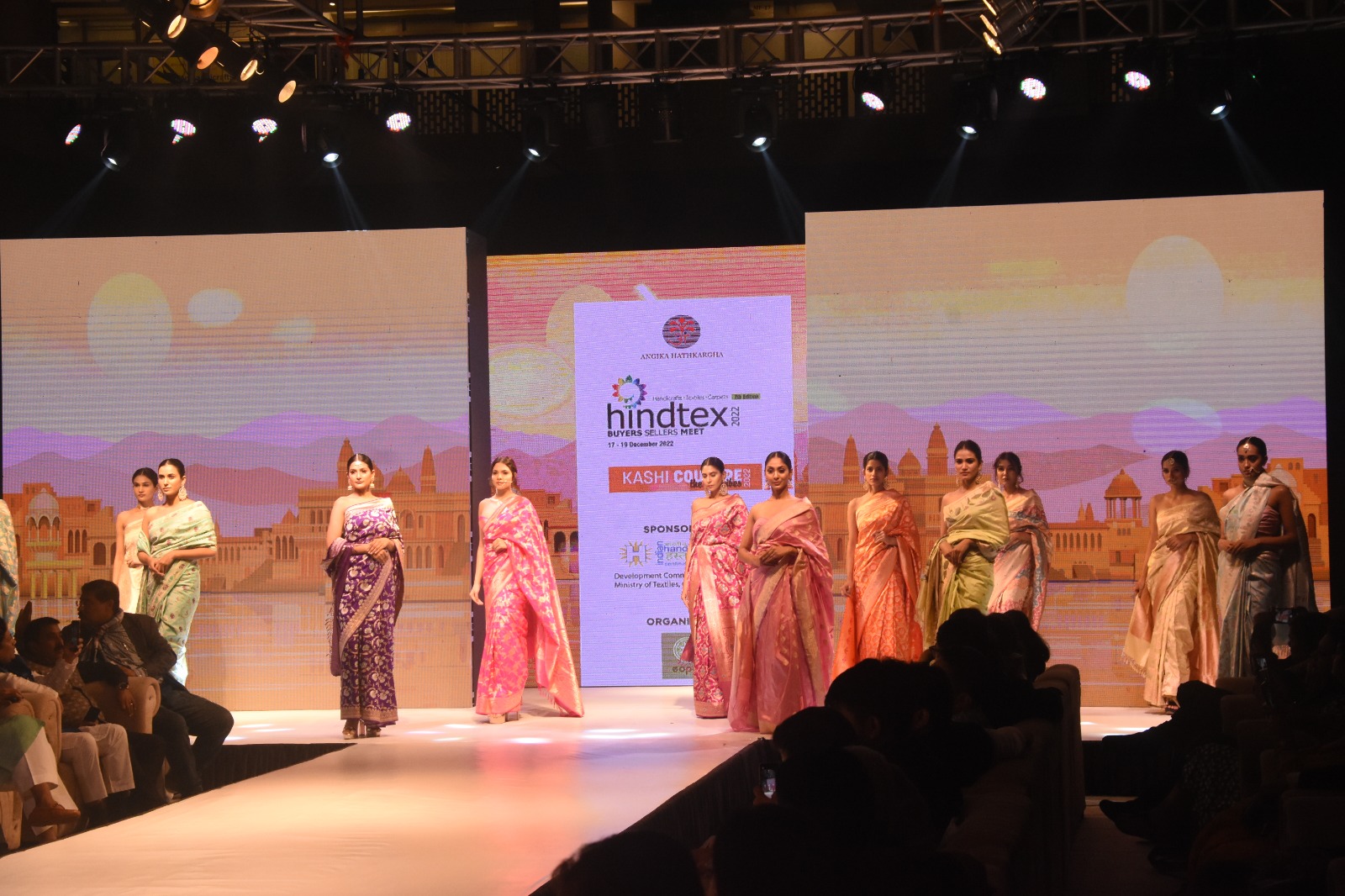 Fashion Show Panorama